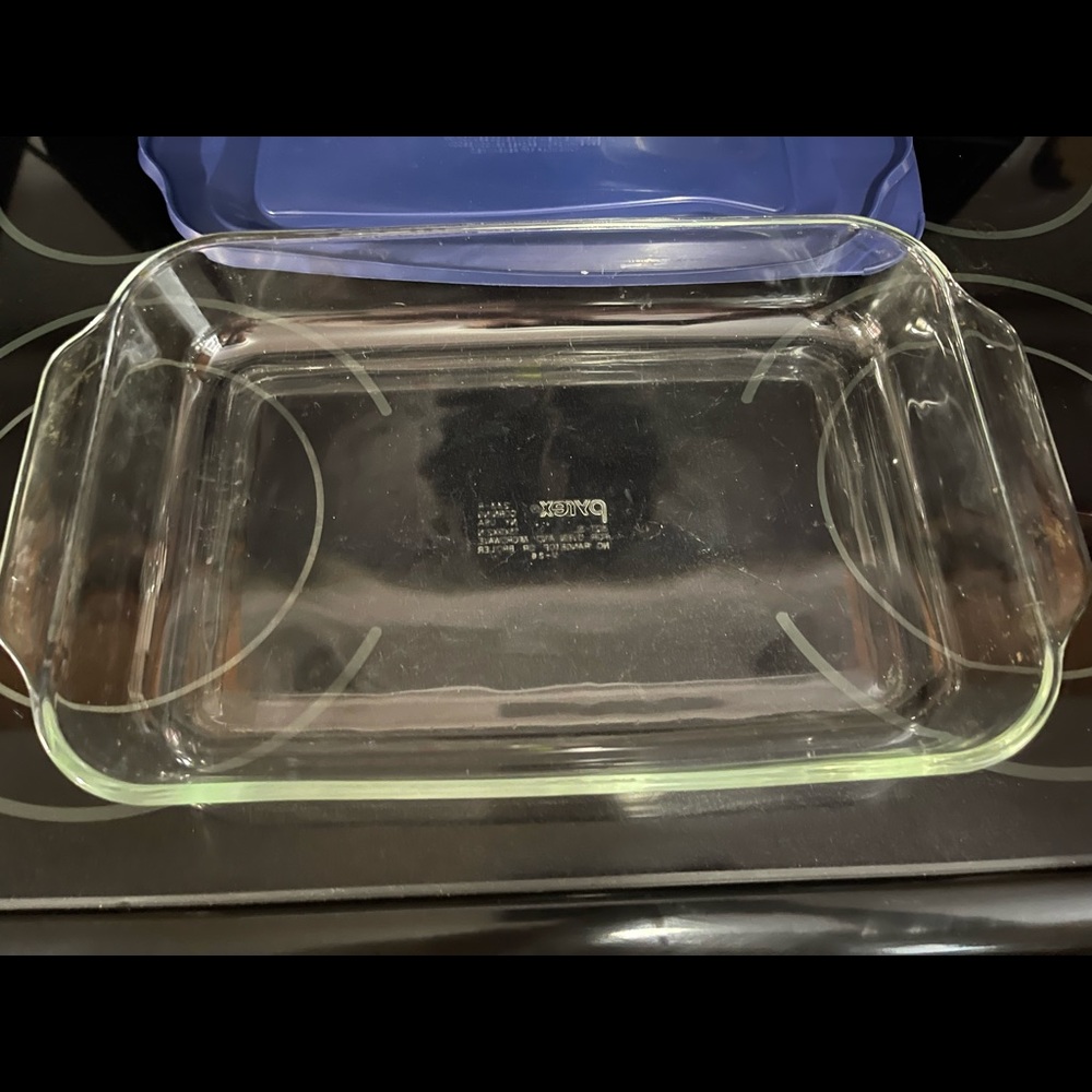 Pyrex Lasagna Dish With Blue Lid 13x9x2”